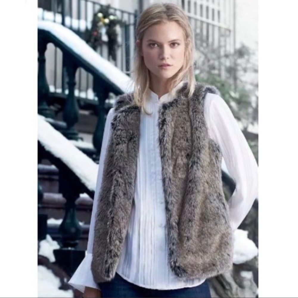 *Banana Republic Smoky Gray Fur Vest L